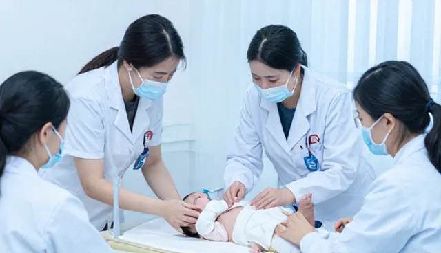 婴儿哭闹不止,家长该如何应对?